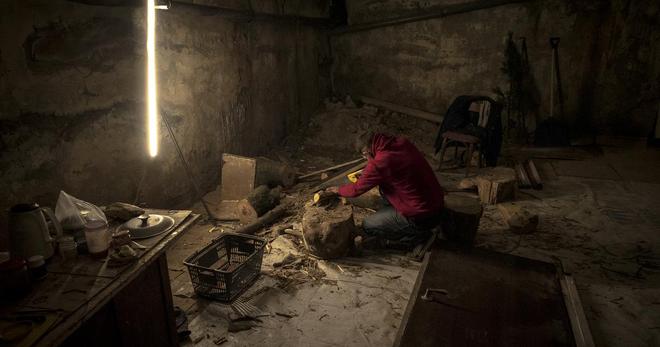 Guerre en Ukraine: avec les dernières ombres humaines dans les ruines pilonnées de Bakhmout