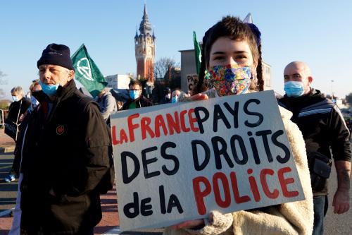La manifestation contre la politique du gouvernement attire une centaine de personnes à Calais