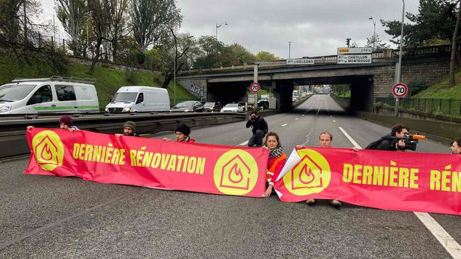 COP27 : des militants de Dernière Rénovation bloquent brièvement le périphérique parisien