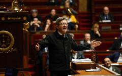 Motions de censure : Mélenchon fustige Roussel et les «ailes» Jadot et Hollande