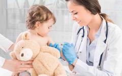 Covid-19 : quels sont les enfants qui devraient être vaccinés selon la HAS ?