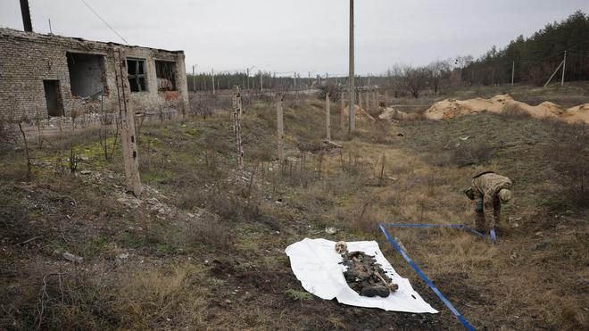 «Les morts ne font plus la guerre» : en Ukraine, une ONG recherche et identifie les corps de soldats