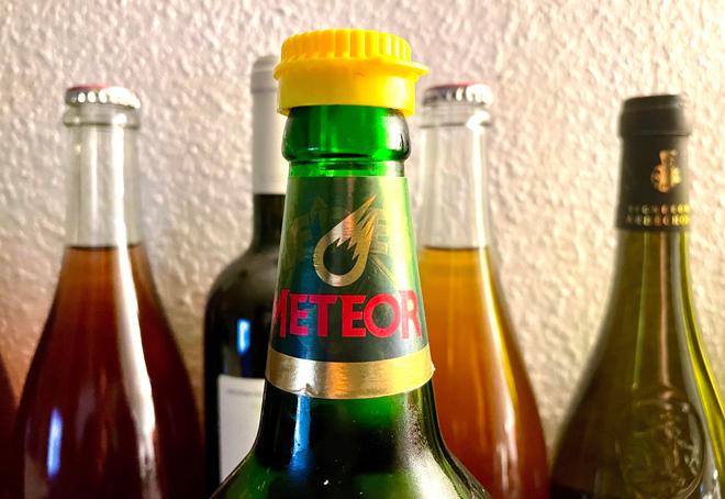 Bye le plastique : Meteor annonce la fin des surcapsules sur ses bouteilles de 75 cl