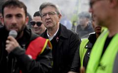 Mélenchon "pas candidat à sa succession" pour la présidentielle 2027