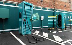 Recharge des véhicules électriques : Ademe Investissement soutient Electra