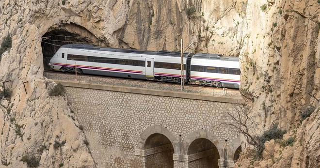 En Espagne, des trains conçus trop grands pour passer dans les tunnels