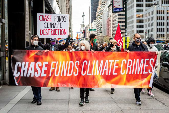 Greenwashing : Derrière les « engagements verts » de JPMorgan, le financement de mines de charbon