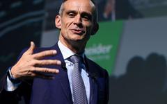 Transformateur radical de Schneider Electric, Jean-Pascal Tricoire enclenche sa succession