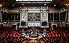 Retraites : le gouvernement est-il obligé de suspendre les débats à l'Assemblée ce vendredi à minuit ?