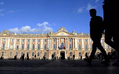 Toulouse : ombre et végétaux pour la place du Capitole cet été ?