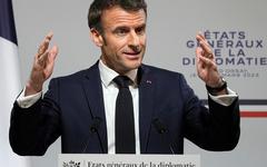 Retraites : Macron invoque des « risques financiers trop grands » pour justifier le 49.3
