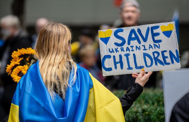 Ukraine : enfants déportés en Russie, "un crime de guerre" selon Ursula Von Der Leyen
