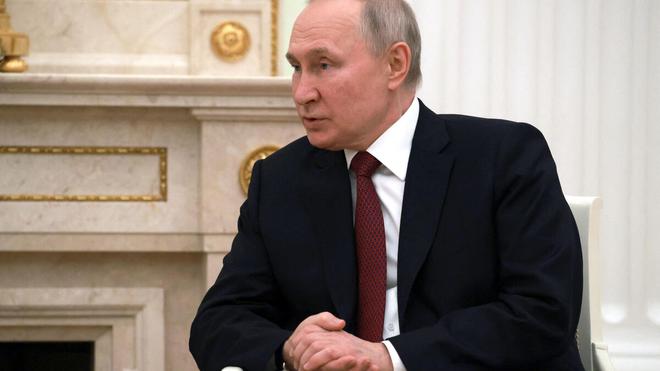 Vladimir Poutine, visé par un mandat d’arrêt international, peut-il vraiment être arrêté ?