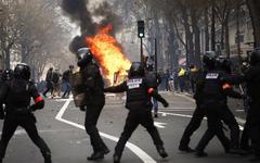 Retraites : comment la manifestation a dérapé à Paris, des Grands Boulevards à Opéra