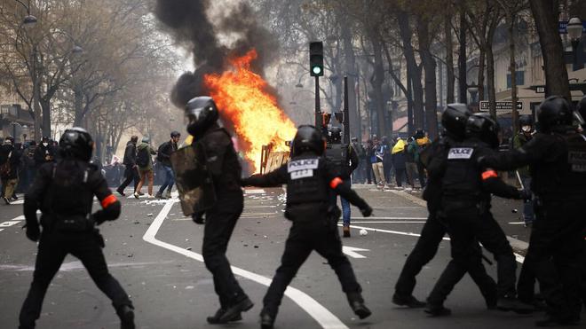 Retraites : comment la manifestation a dérapé à Paris, des Grands Boulevards à Opéra