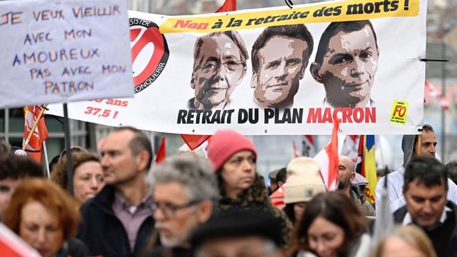 Macron reçoit Borne et les cadres de la majorité lundi à la veille d'une nouvelle mobilisation