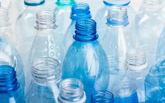 Consignes des bouteilles en plastique : le coup de gueule des maires