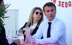 Hérault: bruyant comité d'accueil pour Emmanuel Macron à Ganges