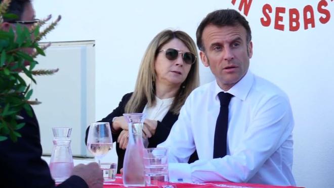 Hérault: bruyant comité d'accueil pour Emmanuel Macron à Ganges