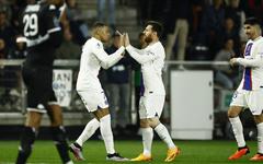 Ligue 1 : sans forcer ni briller, le PSG fait le plein et enfonce Angers