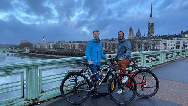 « Le climat chez vous » : l’expédition de 3000 km à vélo de Guillaume et Nicolas s’achève ce samedi sur les quais de Rouen