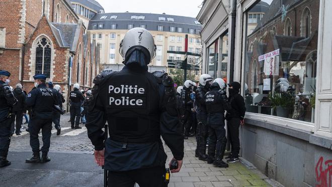 Ils étaient soupçonnés de préparer un attentat : sept "fervents partisans" du groupe Etat islamique arrêtés en Belgique