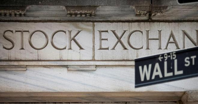 Wall Street termine en léger repli avant l'inflation