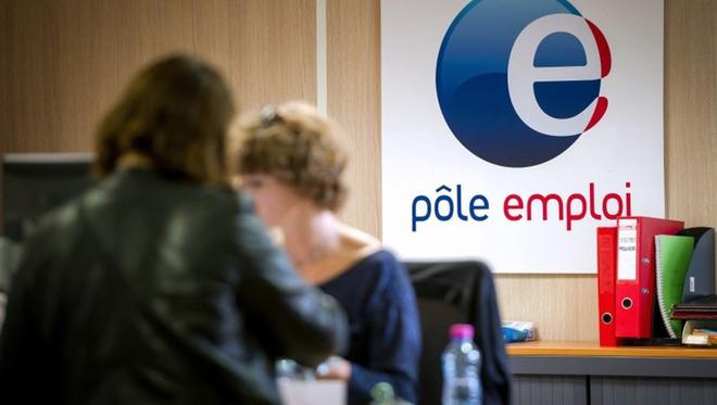 VRAI OU FAUX. Le nouveau logo de France Travail qui va remplacer Pôle emploi sera-t-il vraiment un "homme qui traverse la rue" ?