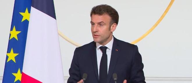Emmanuel Macron annonce que 700 millions d'euros vont être engagés pour installer les formations au plus près des étudiants et dans les "métiers en tension"