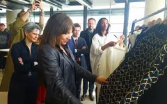 Anne Hidalgo inaugure des ateliers de mode uniques à Paris