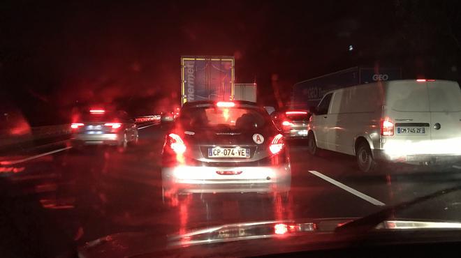 GARD Il déambule sur l'autoroute et s'en prend aux gendarmes