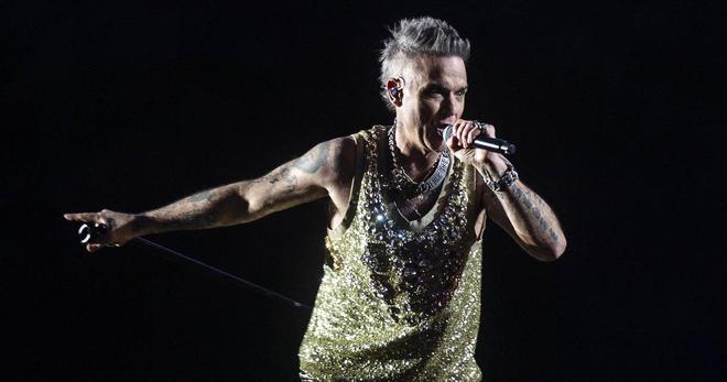 Atteint de Covid long, Robbie Williams contraint de faire une pause lors d'un concert
