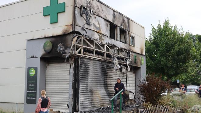 Mort de Nahel : pharmacie incendiée, policière blessée, commissariat attaqué... nuit de violences dans l’Oise