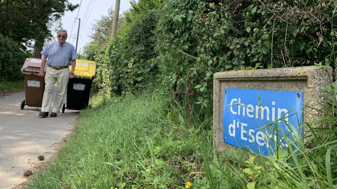 Alembon : le ras-le-bol de ce riverain obligé d’amener ses poubelles au bout de sa rue