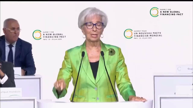 Clown World : Christine Lagarde, chef non élu de la BCE, attribue « l’inflation » au « changement climatique »