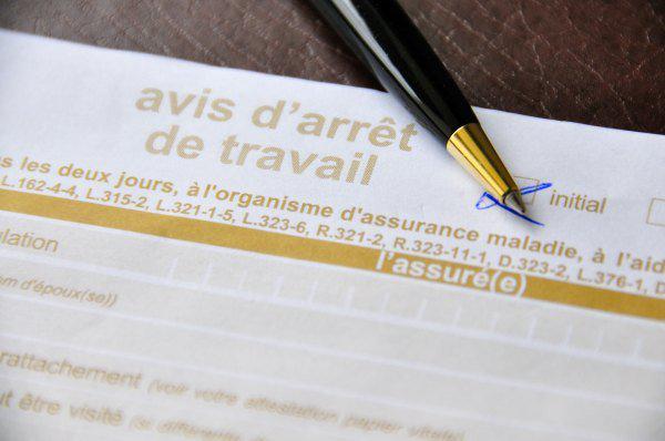 Comment traiter l’arrêt de travail en cas de fausse couche en 2023 ?