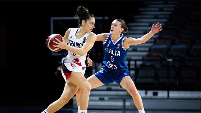 Encore énorme, la Tarbaise Carla Leite envoie l'équipe de France U20 en demi, en inscrivant le panier décisif face à l'Italie