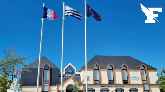 Un maire de Loire-Atlantique dénoncé à la police pour un drapeau breton mal placé