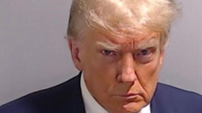 États-Unis : comment Donald Trump cherche à tirer profit de son « mug shot »