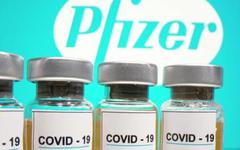 Les autorités sanitaires américaines ont autorisé une version mise à jour des vaccins anti-Covid 19 de Pfizer et Moderna, mieux adaptée aux variants actuellement en circulation