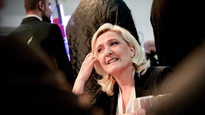 Présidentielle 2027 : Marine Le Pen donnée en tête au premier tour, selon un sondage