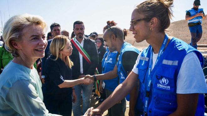Migrants à Lampedusa : Ursula von der Leyen promet un "plan d'action" pour aider l'Italie