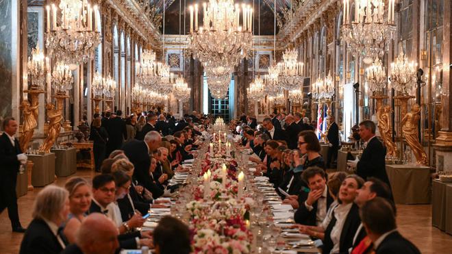 Gérard Larcher et Mick Jagger, Brigitte Macron et Hugh Grant: le plan de table surprenant du dîner avec Charles III