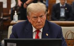 États-Unis : Donald Trump évoque l'idée de présider la Chambre temporairement