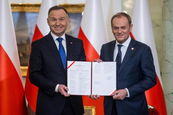Pologne: le pro-européen Donald Tusk prête serment comme Premier ministre