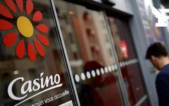 Casino: Intermarché et Auchan rachètent les hypermarchés et supermarchés du groupe