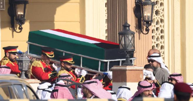 Les funérailles de l’émir du Koweït ont eu lieu dimanche en présence seulement de ses proches