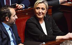 Loi immigration: Marine Le Pen savoure son piège tendu à l’exécutif