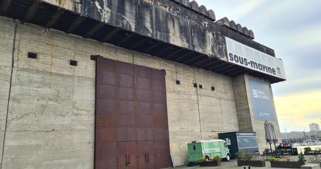 La base sous-marine de Bordeaux, construite par les nazis, bientôt recouverte de panneaux solaires