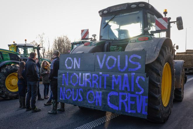 Plus de pesticides, plus de libre-échange: Attal sur la bonne voie pour succéder à Macron?